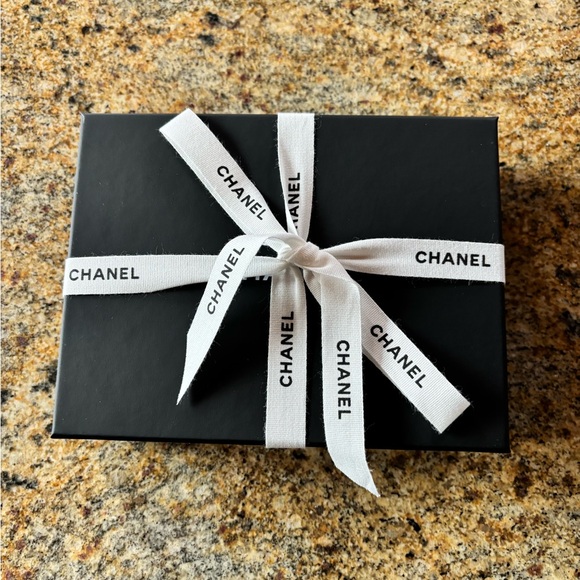 Chanel Black Quilted Leather Card Holder on Chain - Picture 3 of 13